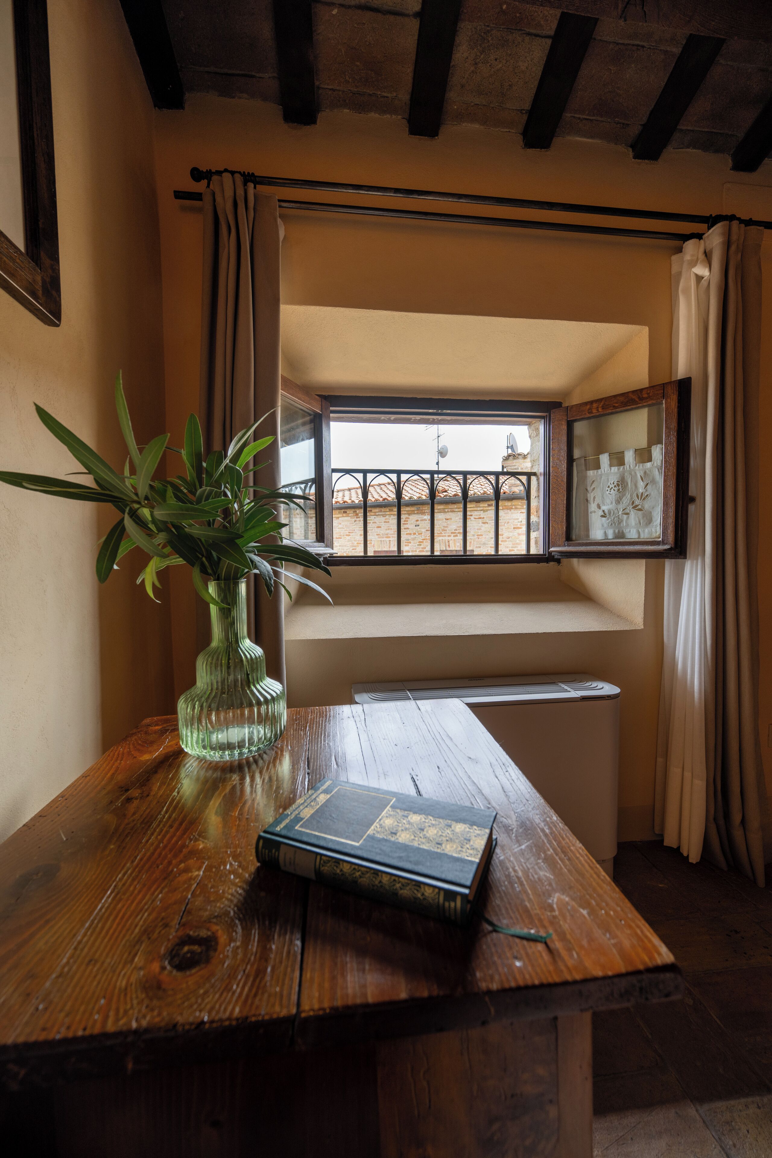 deluxe room (palazzo viviani) | 1 bedroom, hypo-allergenic bedding, down duvets, minibar