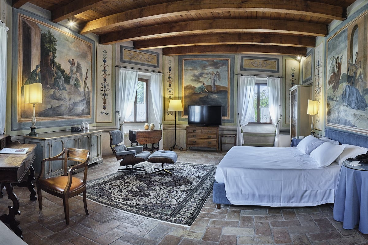 Junior Studio Suite (Palazzo Viviani) | Hypo-allergenic bedding, down comforters, minibar, in-room safe