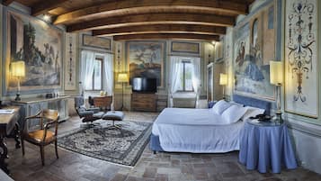 Junior Studio Suite (Palazzo Viviani) | Hypo-allergenic bedding, down comforters, minibar, in-room safe