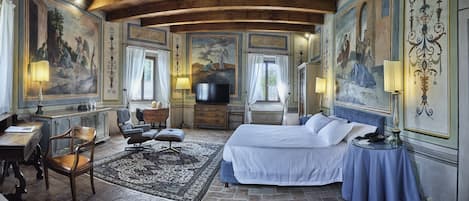 Junior Studio Suite (Palazzo Viviani) | Hypo-allergenic bedding, down duvets, minibar, in-room safe