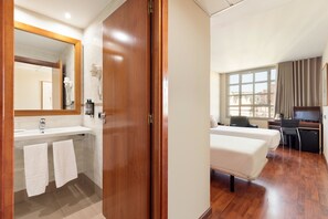 In-room safe, desk, soundproofing, free WiFi