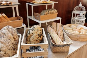 Breakfast and lunch served, Spanish cuisine