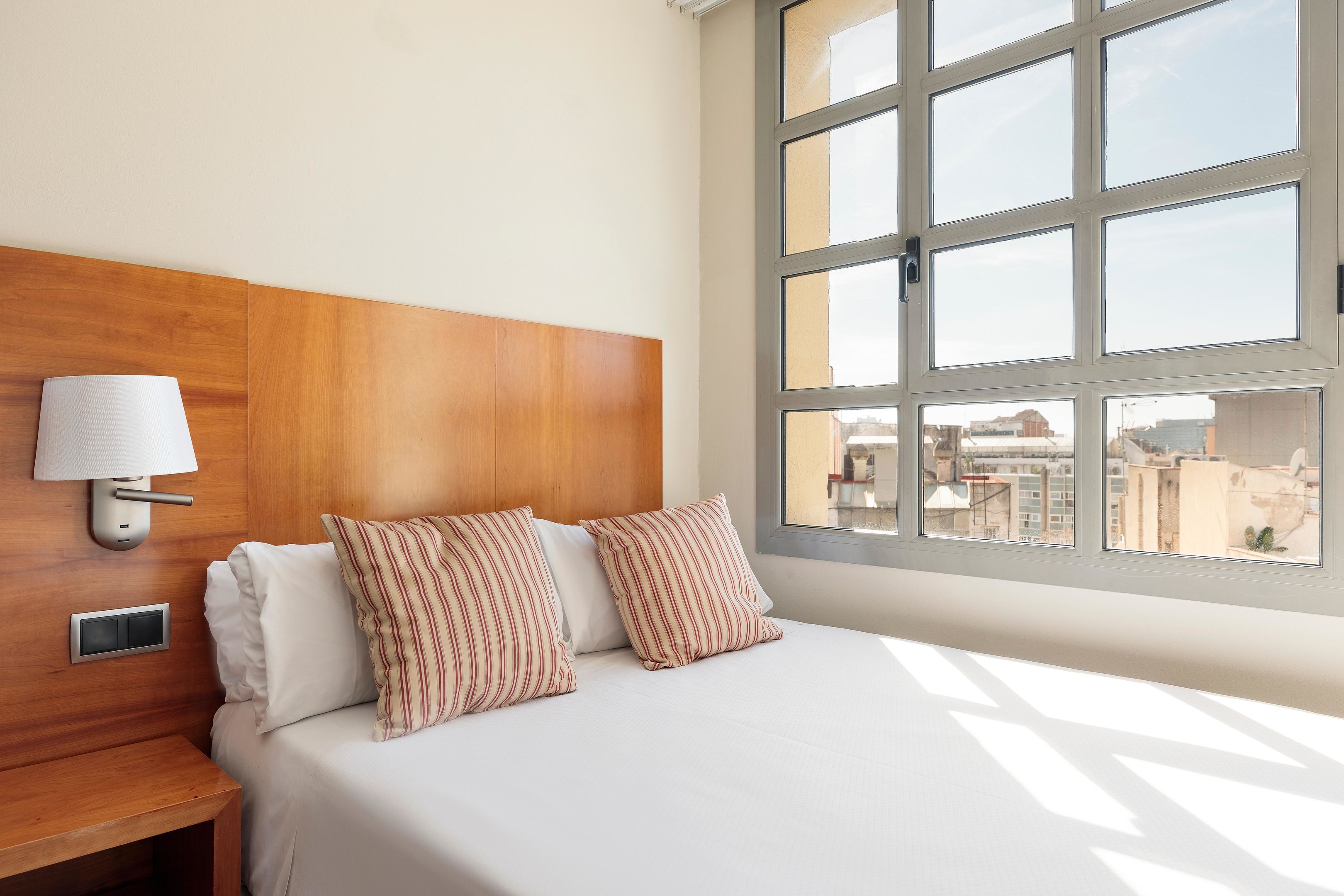 Single Room | In-room safe, desk, soundproofing, free WiFi