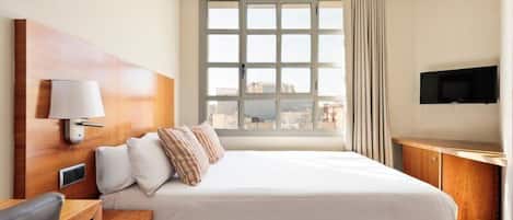 In-room safe, desk, soundproofing, free WiFi