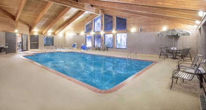 AmericInn by Wyndham Muscatine