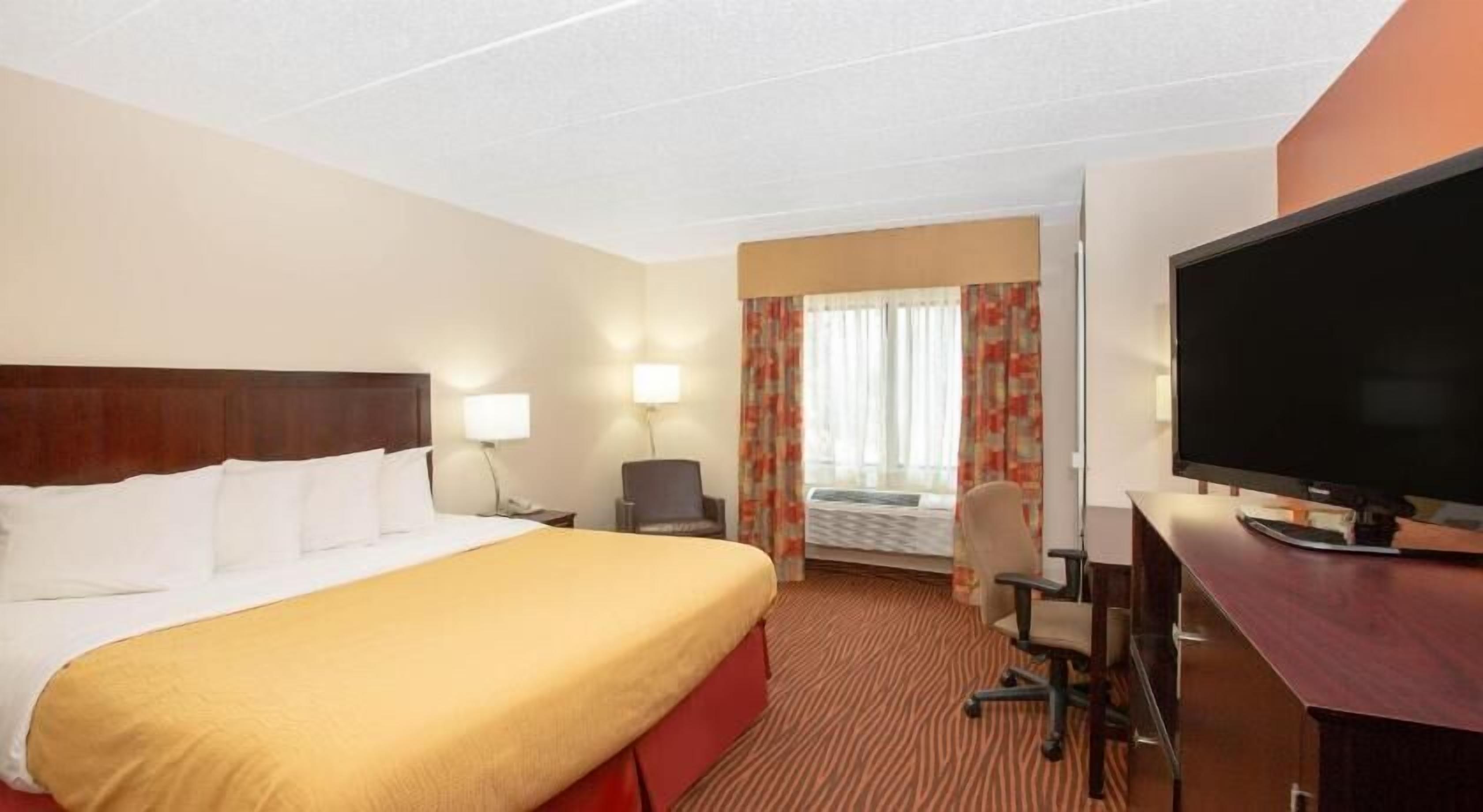 بديكورات فريدة لكل غرفة وطراز فريد لكل وحدة ومكتب وستائر تعتيم