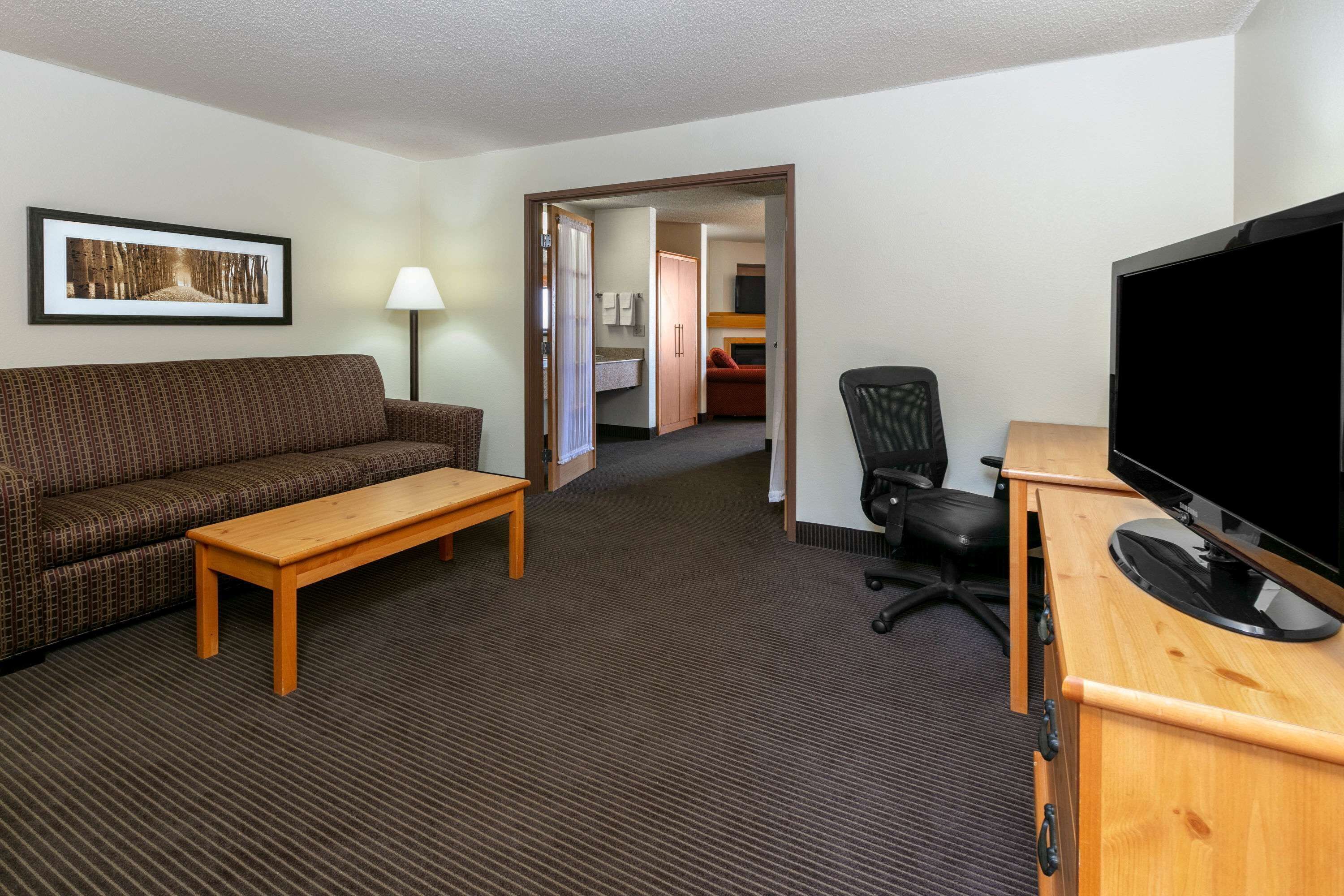 suite, 1 king bed, non smoking (one-bedroom suite) | premium bedding, desk, laptop workspace, iron/ironing board