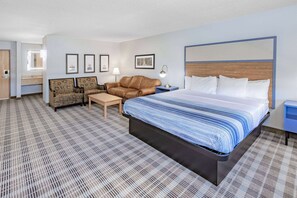 Deluxe Room, 1 King Bed, Non Smoking | Premium bedding, desk, laptop workspace, iron/ironing board - AmericInn by Wyndham Sayre (Sayre)
