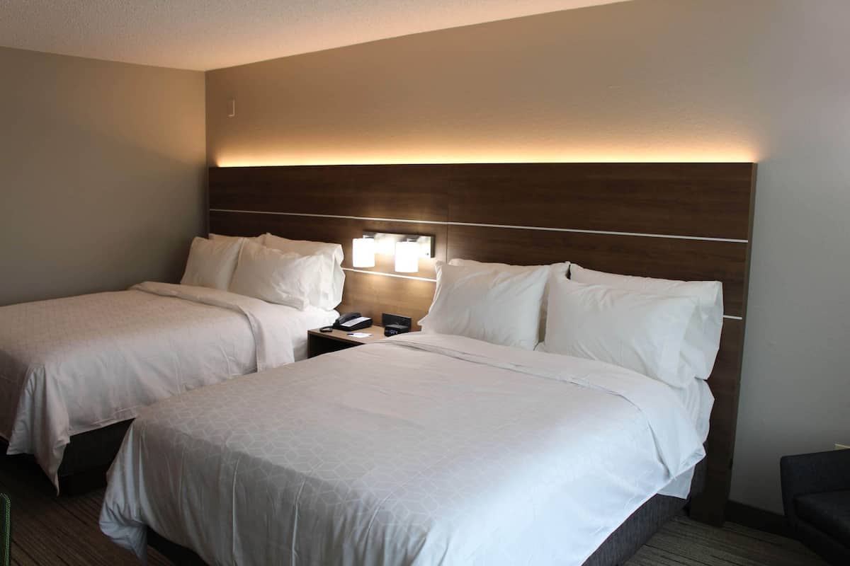 in-room safe, desk, laptop workspace, blackout curtains