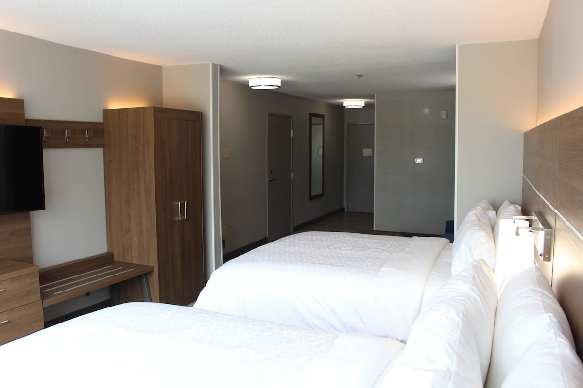 In-room safe, desk, laptop workspace, blackout drapes