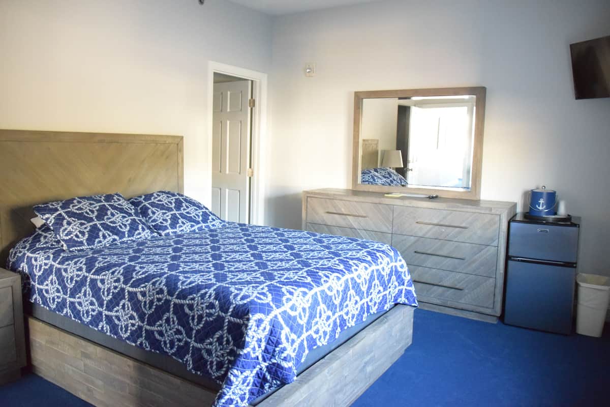 Queen, Standard | 1 bedroom, desk, blackout drapes, iron/ironing board