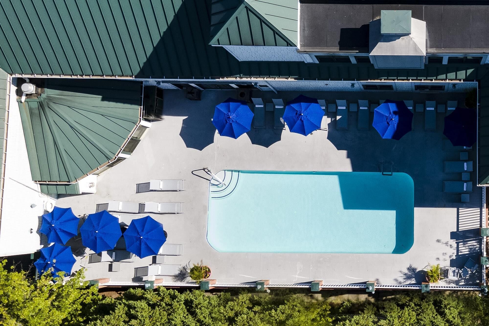 2 outdoor pools, pool umbrellas, sun loungers
