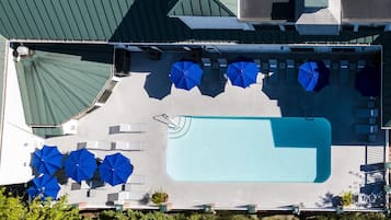 2 outdoor pools, pool umbrellas, sun loungers