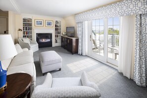 In-room safe, individually decorated, individually furnished, desk - The Bellmoor Inn & Spa (Rehoboth Beach)