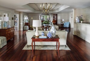 Lobby - The Bellmoor Inn & Spa (Rehoboth Beach)