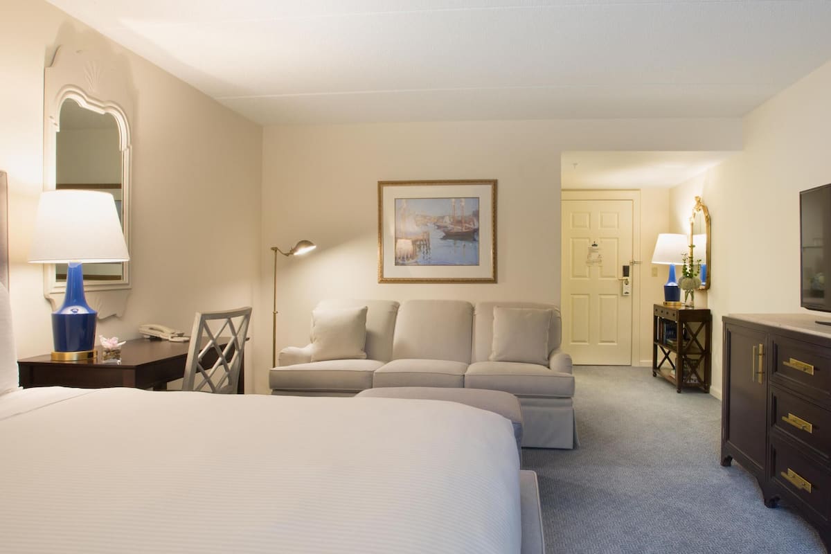 Habitació Deluxe, 1 llit de matrimoni gran i sofà llit | Caixa forta a l'habitació, decoració individual i mobiliari individual