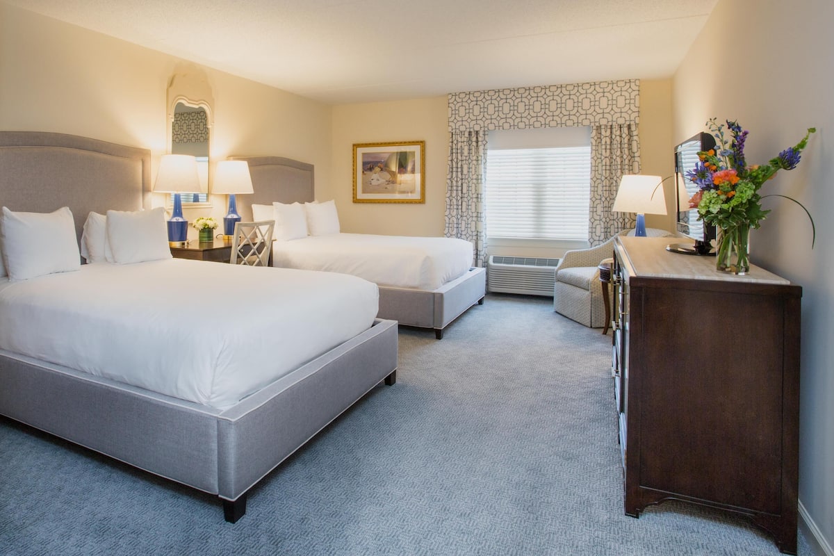 Habitació Deluxe, 2 llits de matrimoni | Caixa forta a l'habitació, decoració individual i mobiliari individual