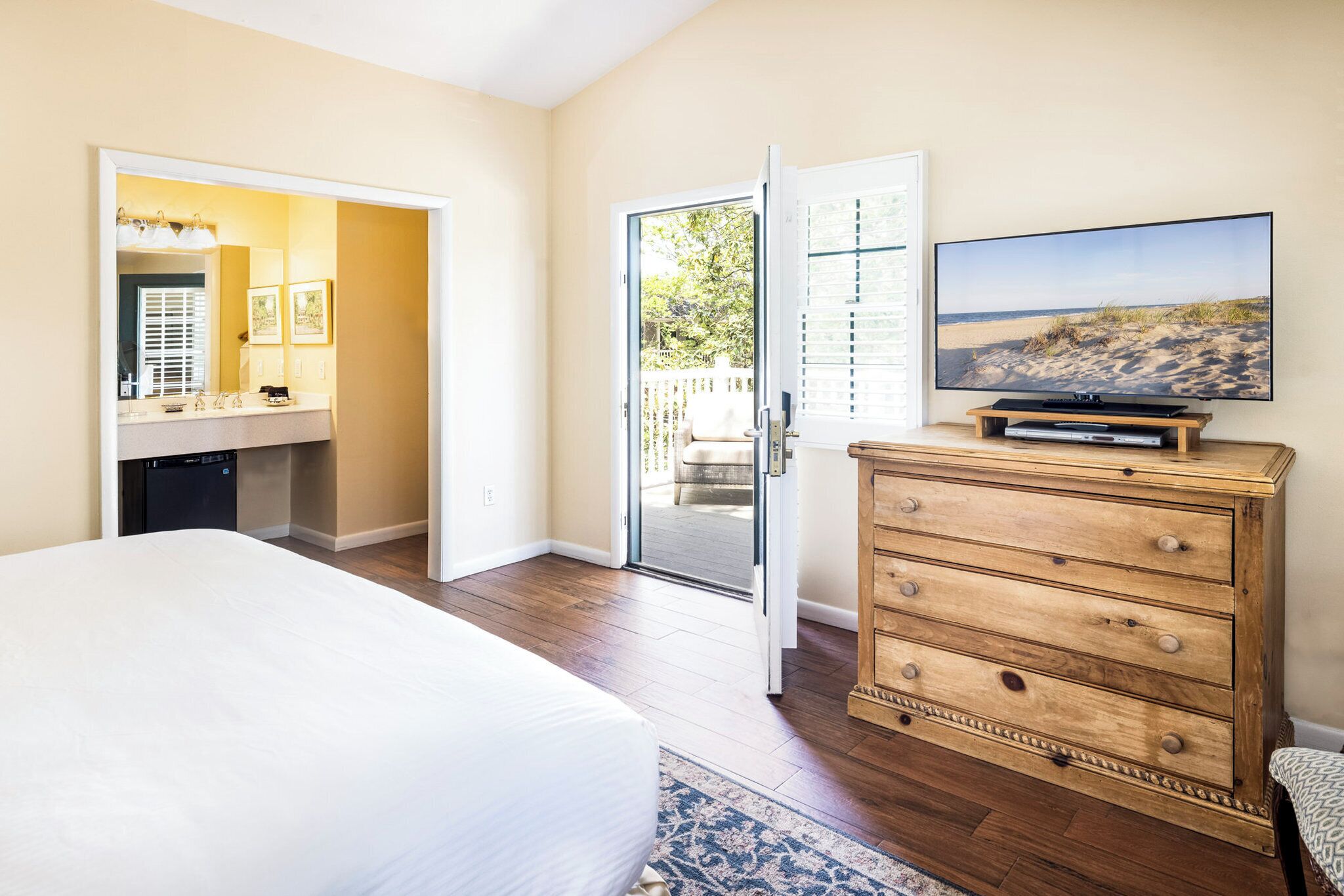 in-room safe, individually decorated, individually furnished, desk