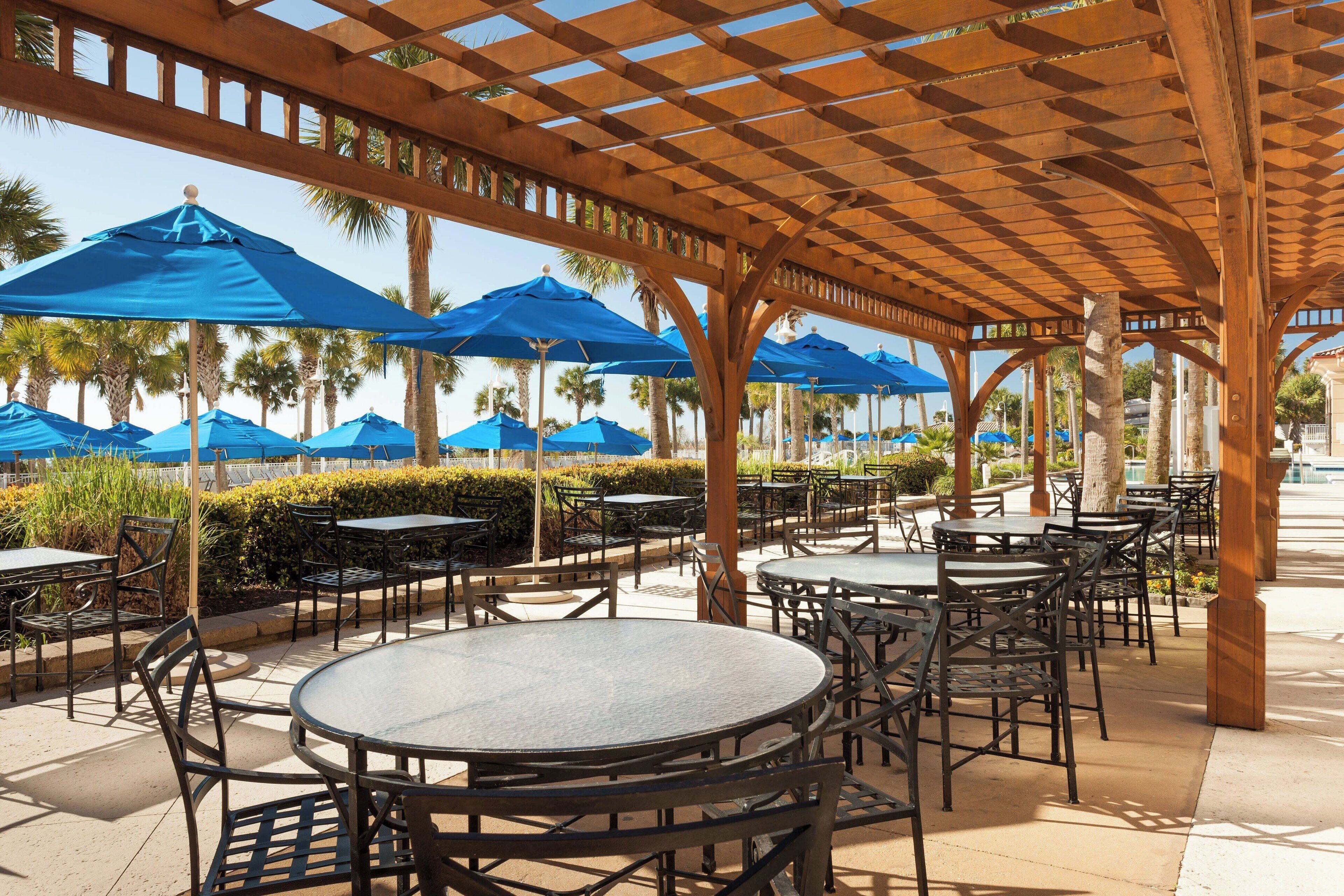 3 restaurants, breakfast, lunch, dinner served; international cuisine