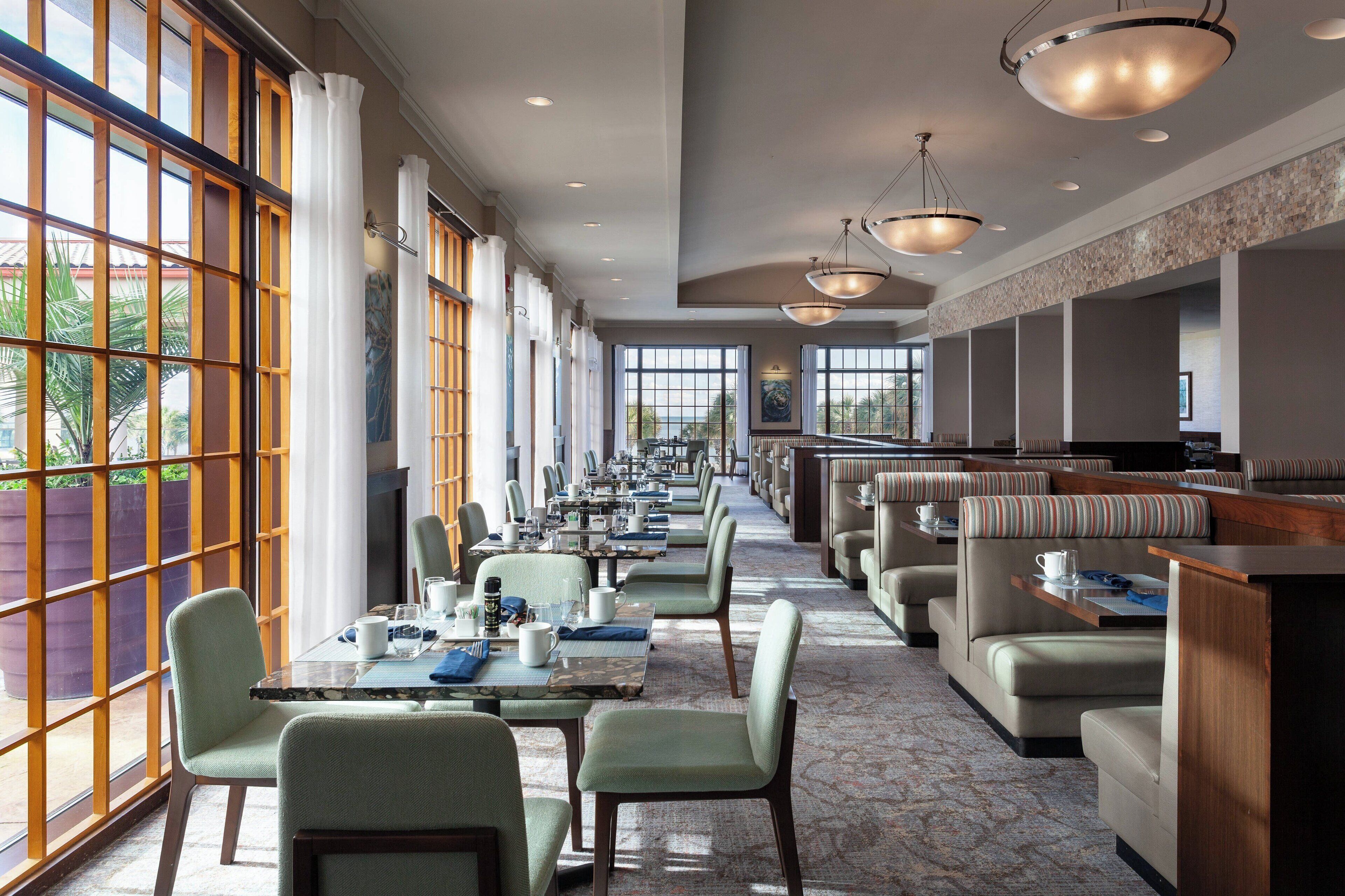 3 restaurants, breakfast, lunch, dinner served; international cuisine