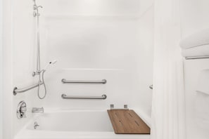 Articles de toilette gratuits, sèche-cheveux, serviettes fournies, savon