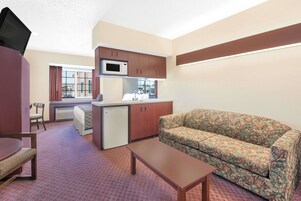 Cortinas blackout, tabla de planchar con plancha y cunas gratuitas