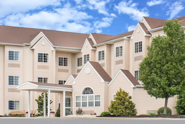 Exterior - Microtel Inn & Suites by Wyndham Hamburg (Hamburg)