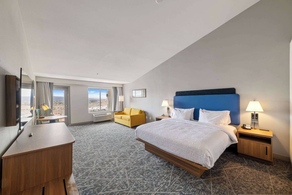 studio suite, 1 king bed, balcony | premium bedding, in-room safe, desk, laptop workspace