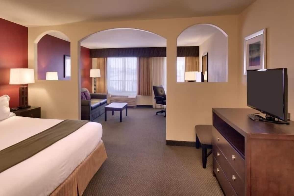 Hochwertige Bettwaren, Zimmersafe, Schreibtisch