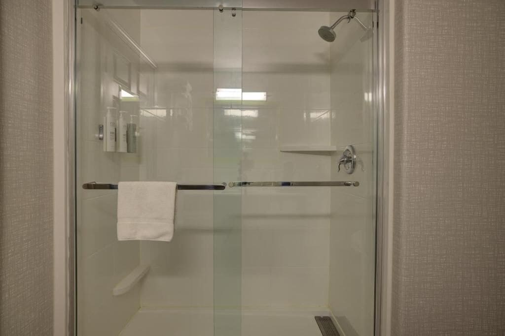combined shower/bathtub, designer toiletries, hair dryer, towels