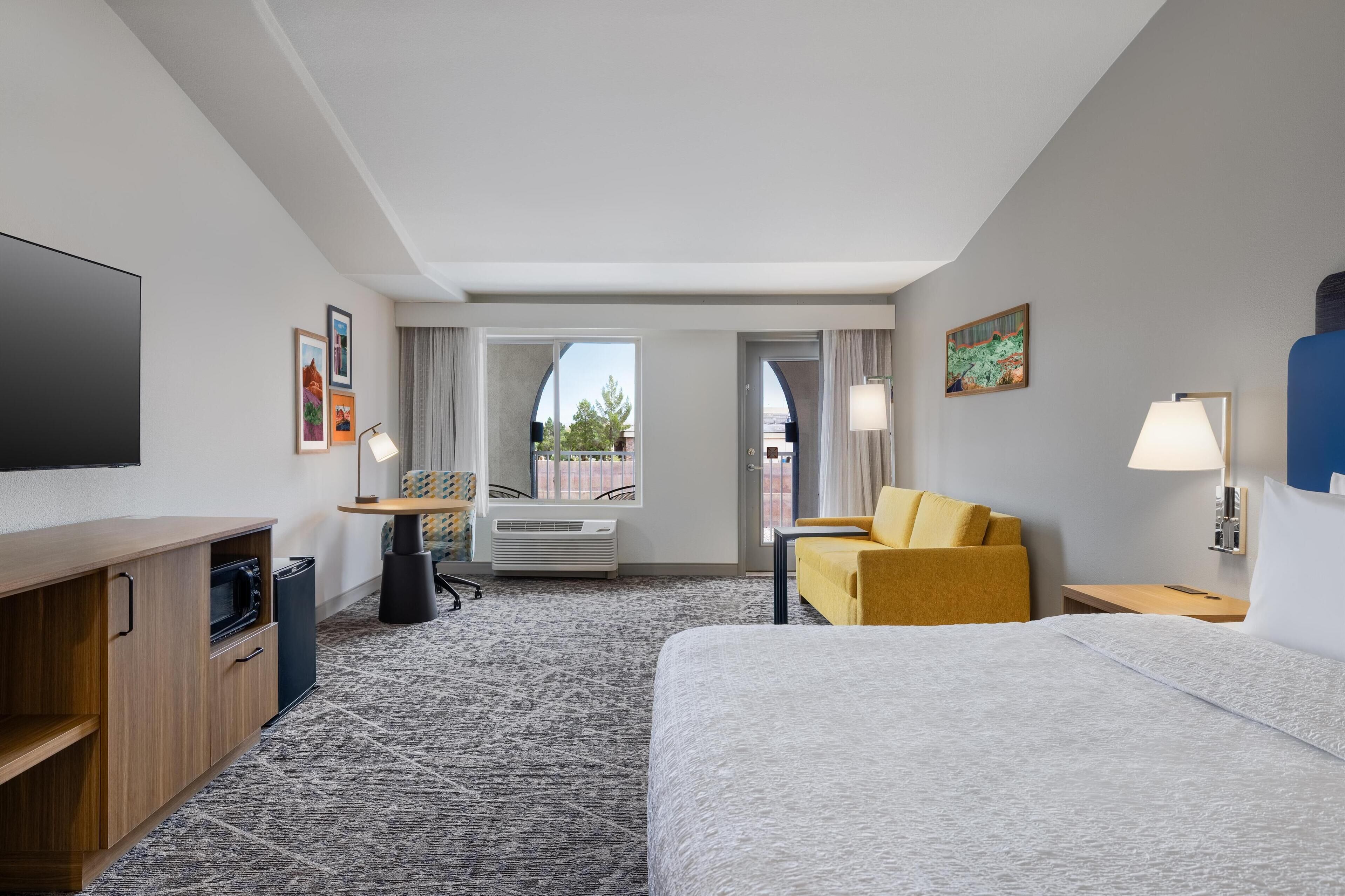 32-英寸液晶电视 （配备有线频道）、电视