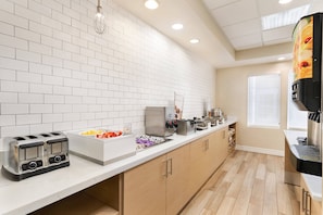 Free daily buffet breakfast - Residence Inn by Marriott El Paso (El Paso)