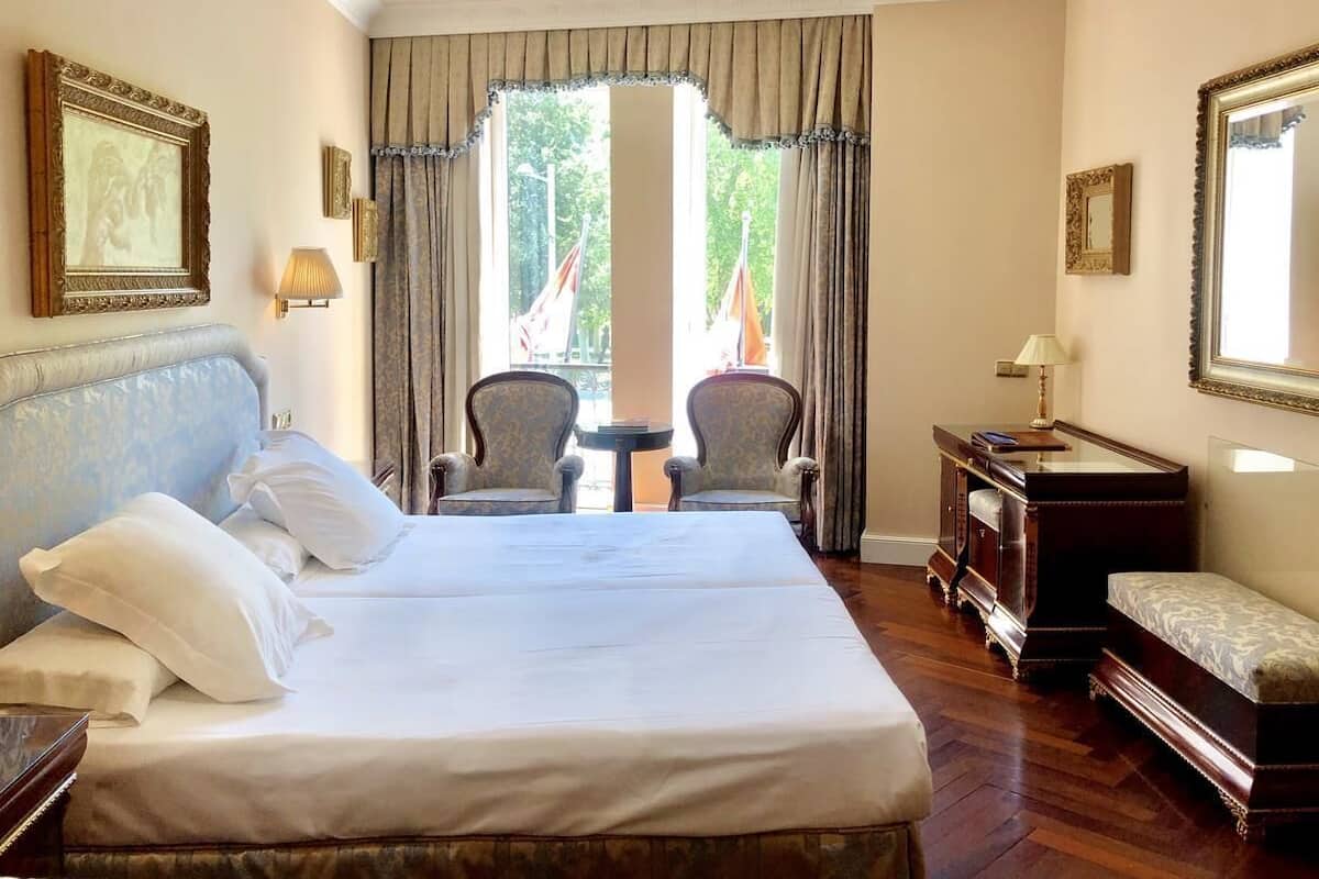 Ropa de cama de alta calidad y minibar