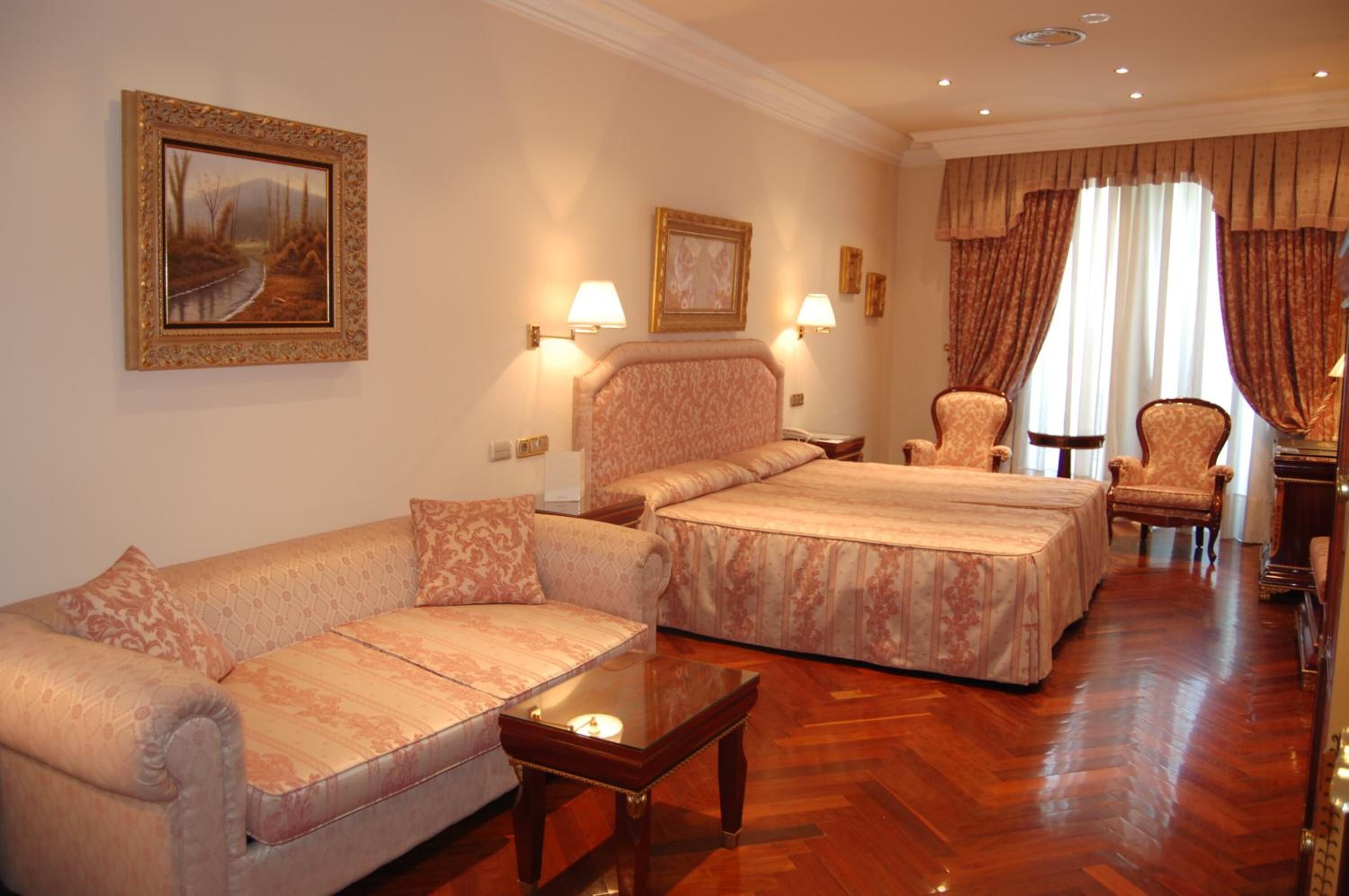 1 bedroom, premium bedding, minibar, in-room safe