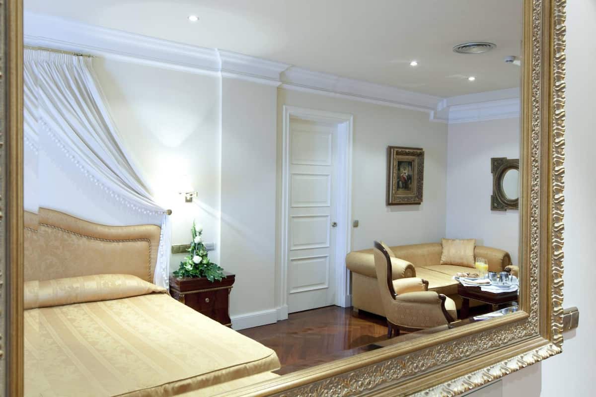 1 bedroom, premium bedding, minibar, in-room safe