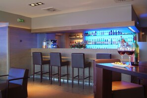 Bar (on property) - Brugotel (Bruges)