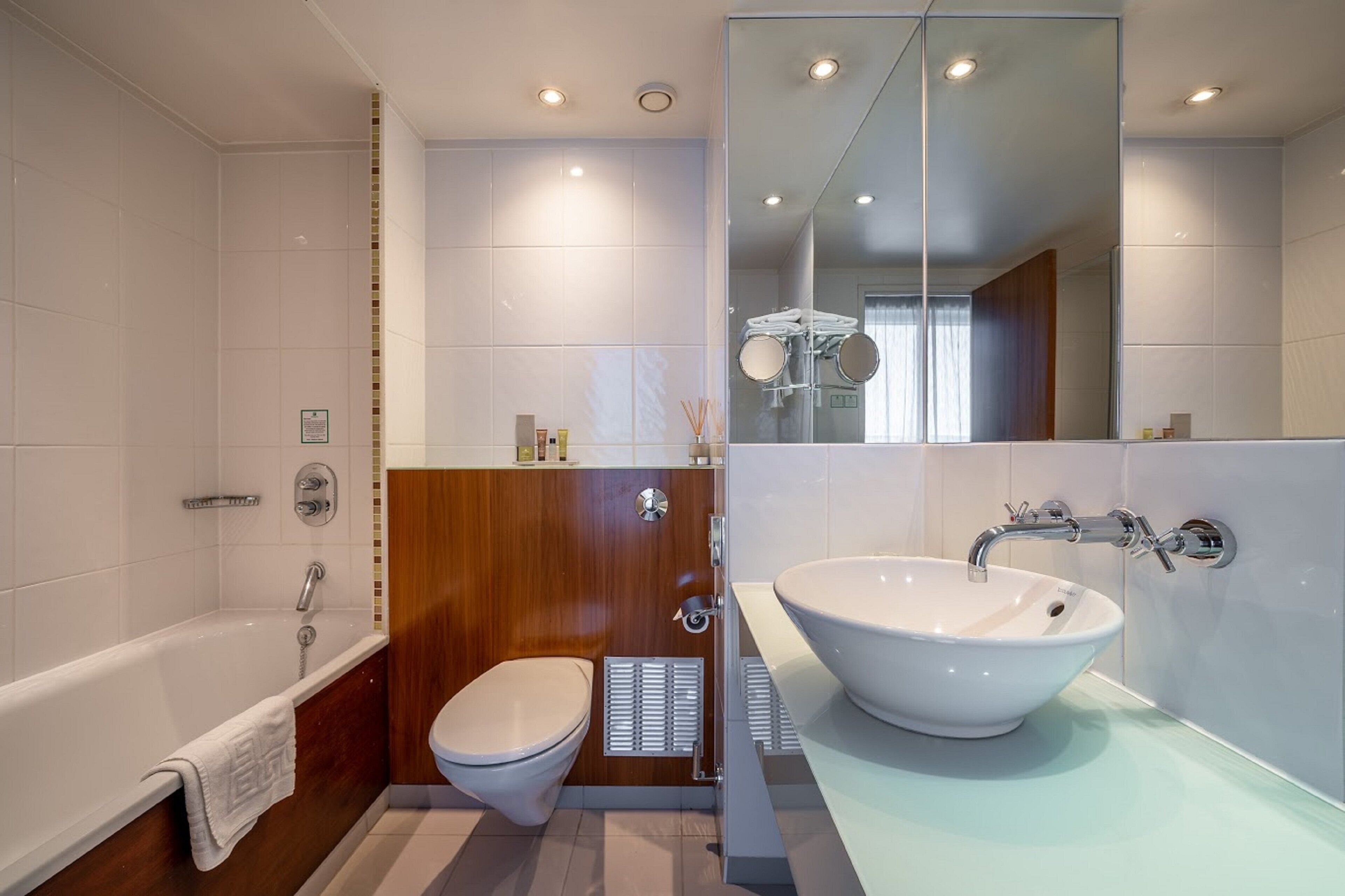 separate bathtub and shower, deep-soaking bathtub, free toiletries
