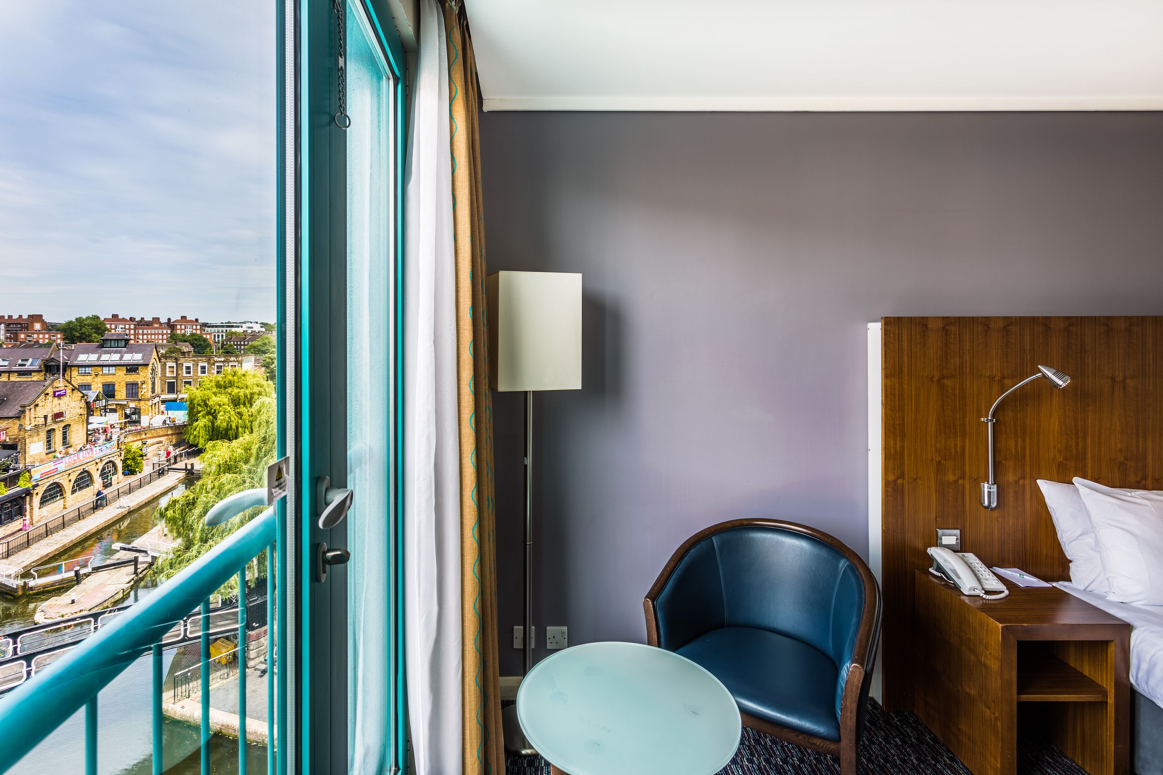 standard room, 1 queen bed (lock view) | 1 bedroom, in-room safe, desk, blackout curtains