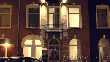 Façade de lâhĂ©bergement - soirĂ©e/nuit