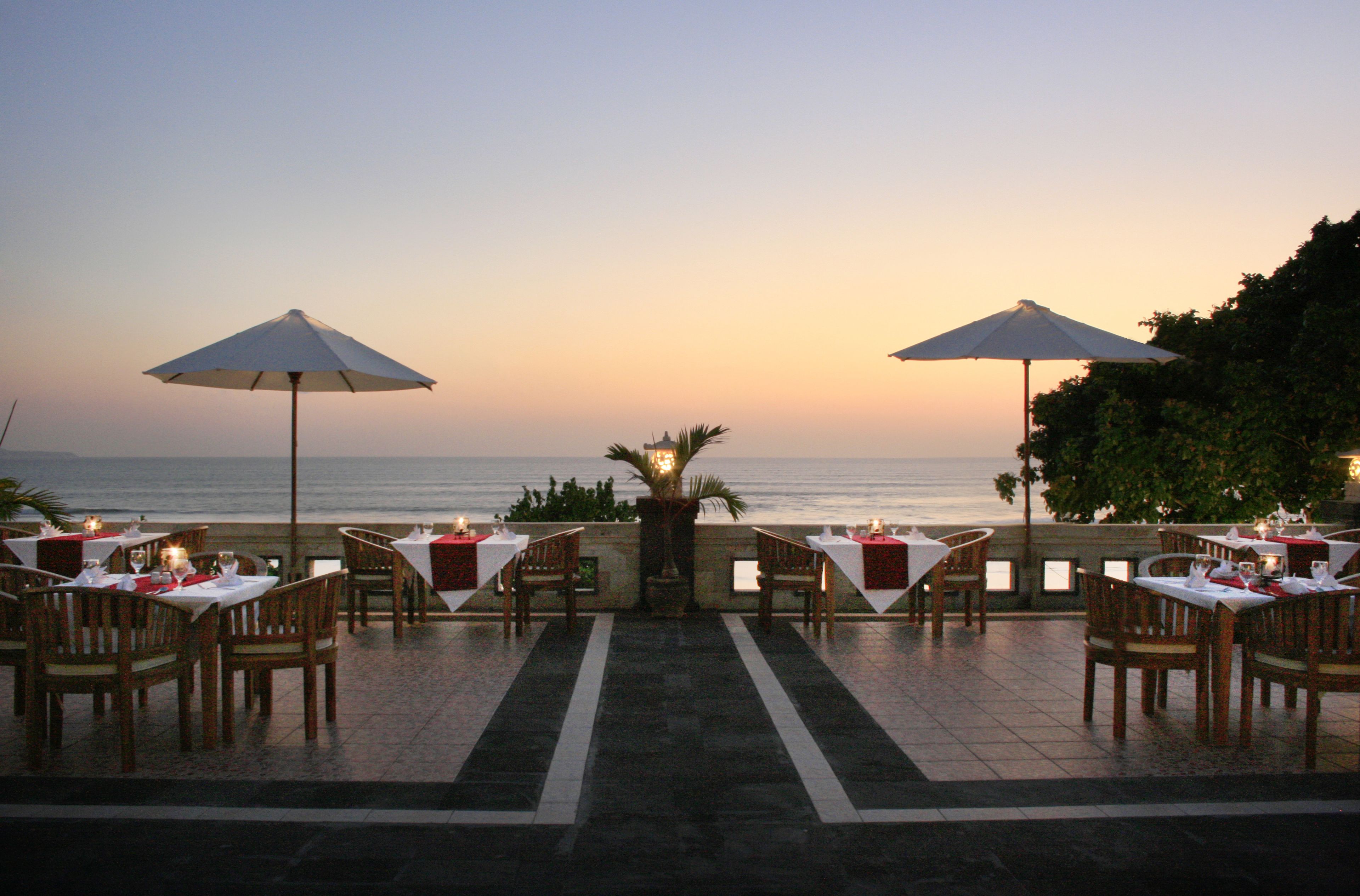 Aamiainen, lounas ja illallinen; näkymät rannalle 