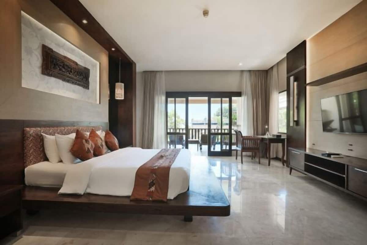 Minibar, in-room safe, iron/ironing board, free cots/infant beds