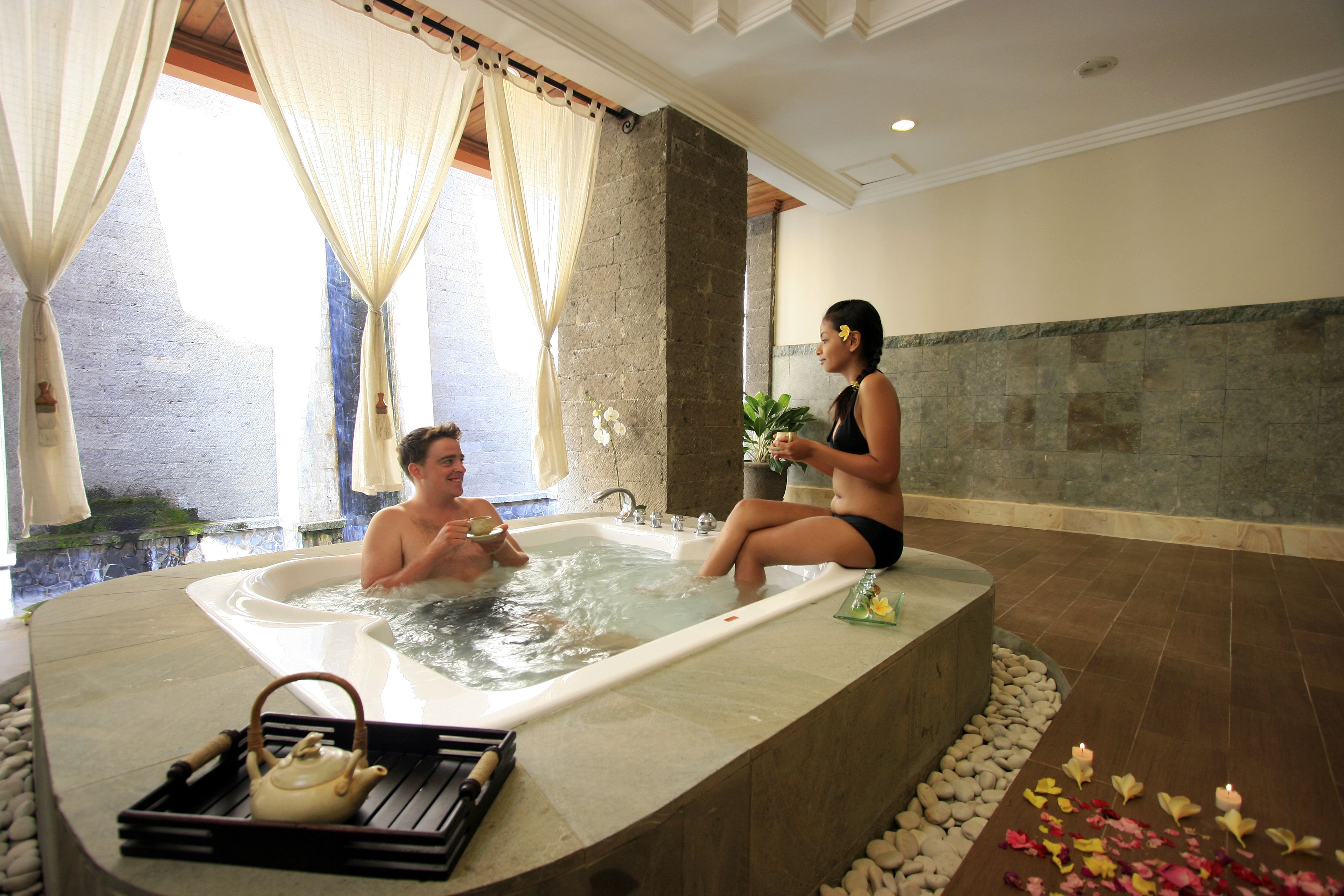 Couples treatment room(s), hot tub, body treatments, hydrotherapy