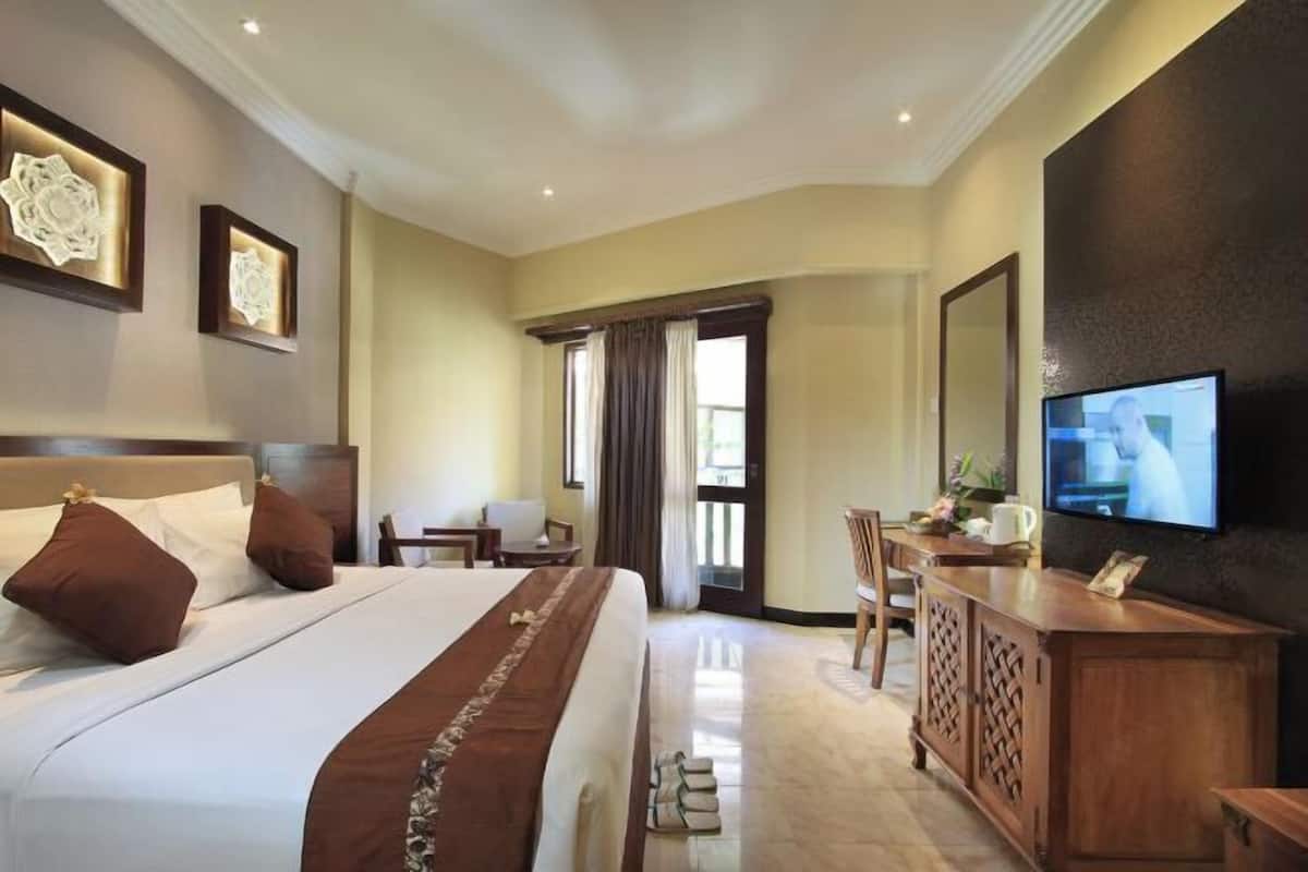 Minibar, in-room safe, iron/ironing board, free cots/infant beds
