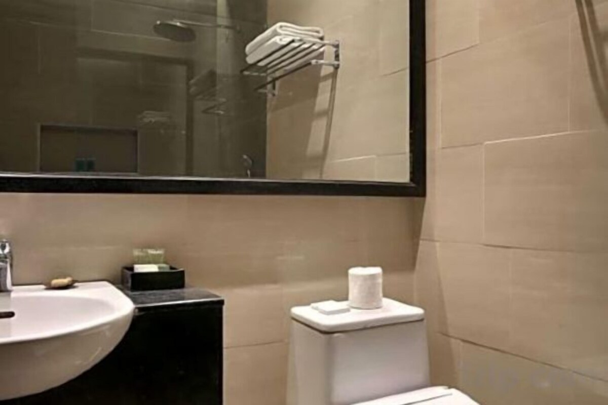 Bathroom | Free toiletries, hair dryer, towels, soap