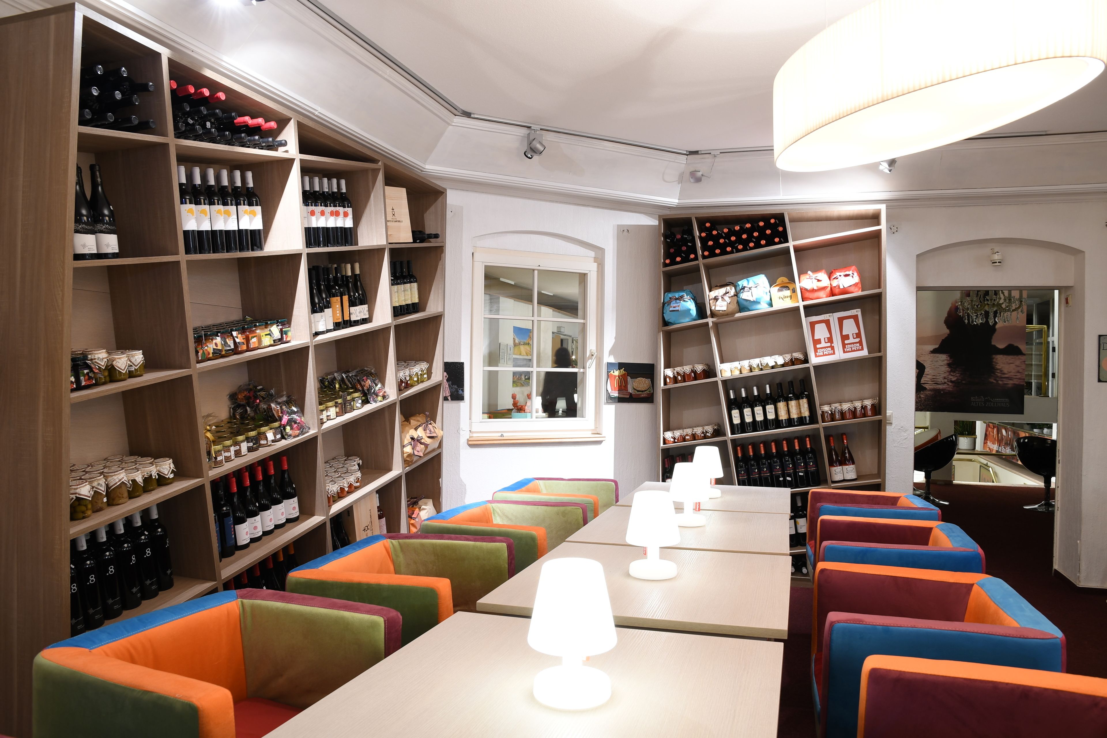 2 bars/lounges, wine bar