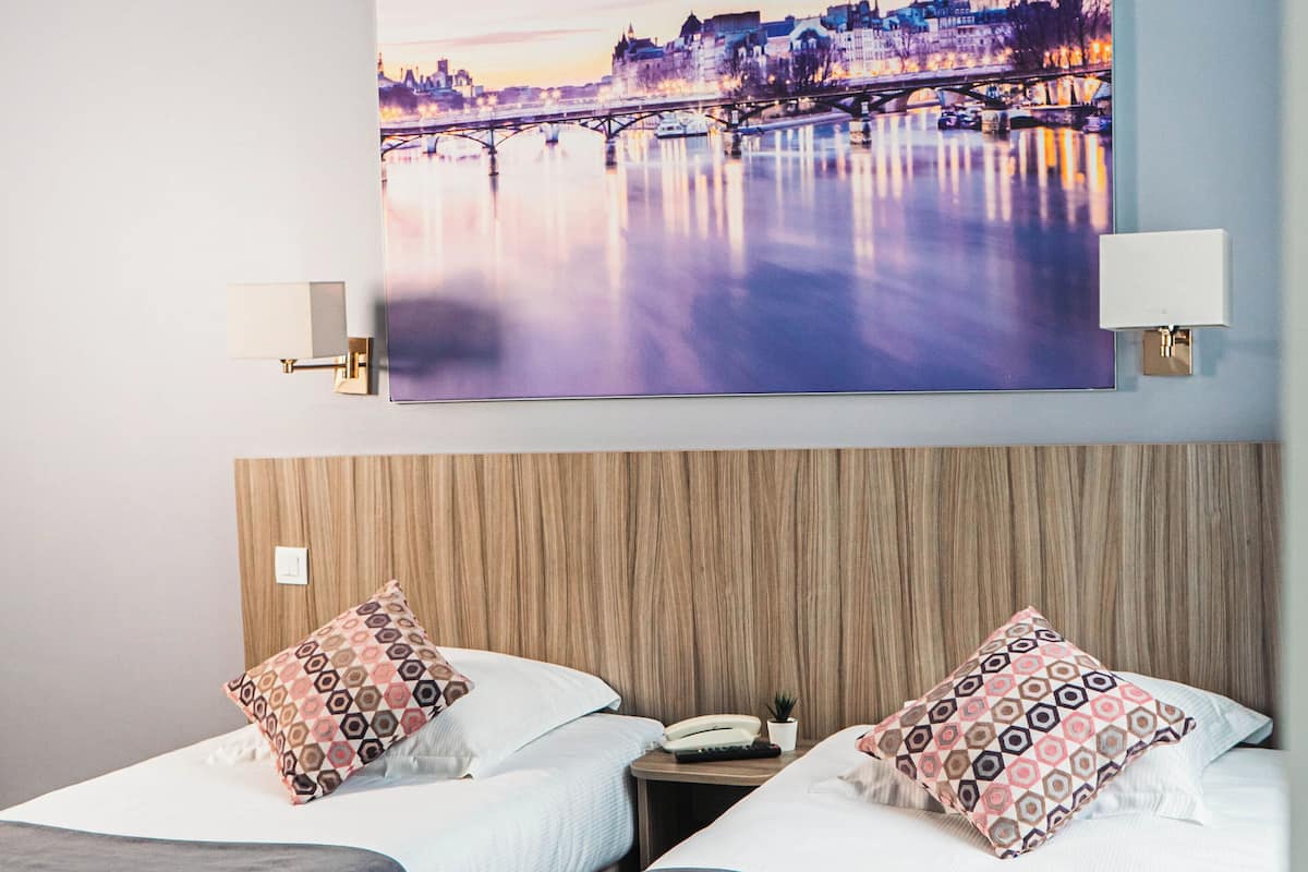 Twin Room | Premium bedding, in-room safe, desk, blackout drapes