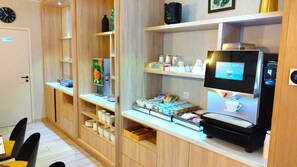 Daily continental breakfast (EUR 16 per person)