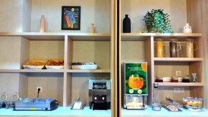A kitchenette with a coffee machine, toaster, and food storage. - Avia Saphir Montparnasse (Paris)