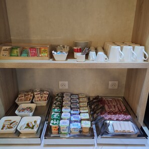 Daily continental breakfast for a fee - Avia Saphir Montparnasse (Paris)