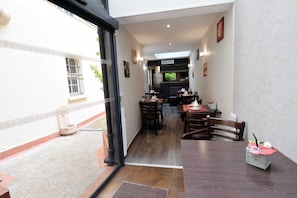 Daily continental breakfast (EUR 12 per person) - Hôtel Saphir Grenelle (Paris)